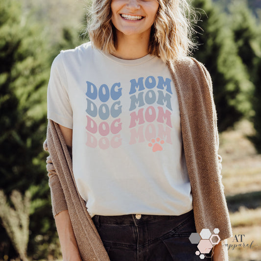 Woman wearing Dog Mom Tee in heather natural